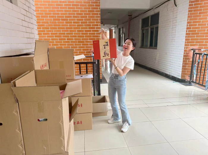 溫情端午|學(xué)校工會(huì )為教職工送節日福利