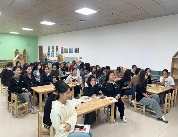 旅藝團支部｜旅游藝術(shù)學(xué)院2023級學(xué)前教育3班團支部開(kāi)展“習近平新時(shí)代中國特色社會(huì )主義思想”主題團課活動(dòng)